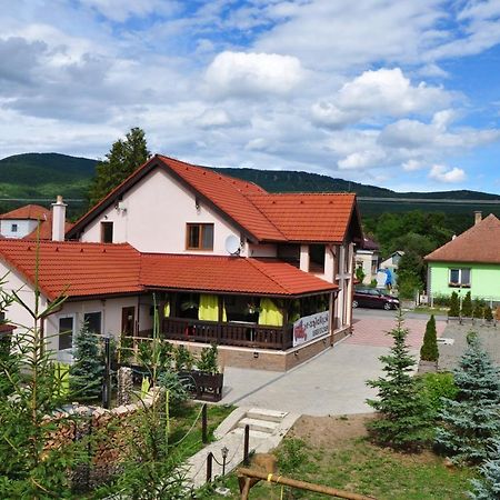 Andras Penzion Krasnohorske Podhradie Luaran gambar